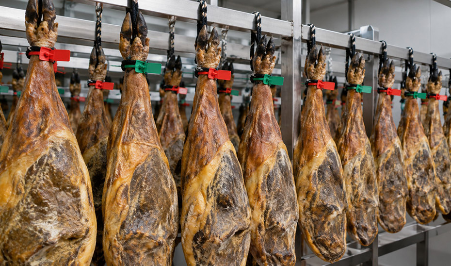 Imagen de la noticia: Consumo inspecciona el etiquetado de 75 productos ibéricos en Cádiz, Córdoba y Granada