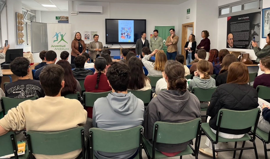 Imagen de la noticia: El IAJ forma a 6.500 jóvenes en hábitos saludables y prevención de la ciberviolencia