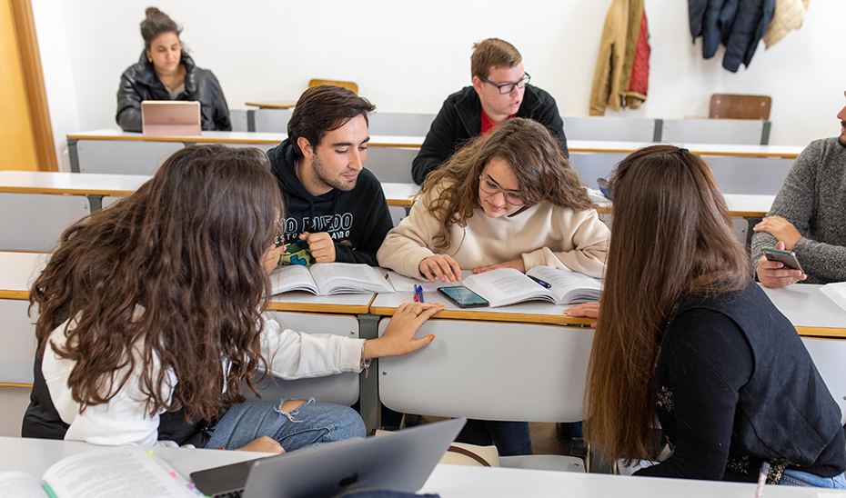 Imagen de la noticia: Andalucía admite a 286 jóvenes vulnerables en la universidad por el cupo de exclusión social