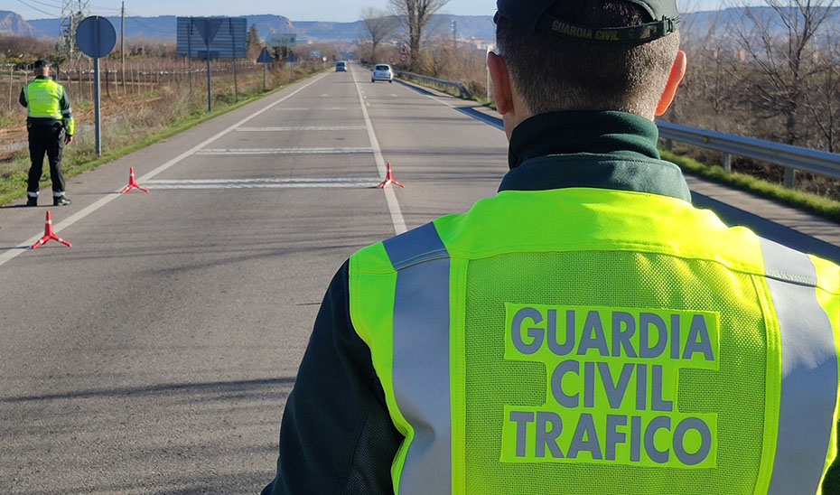 Imagen de la noticia: Un fallecido y un herido tras volcar un vehículo en la A-92 a su paso por Osuna