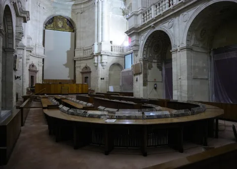 Imagen de la noticia: El Parlamento de Andalucía vuelve a celebrar sus plenos en el Salón de Plenos restaurado