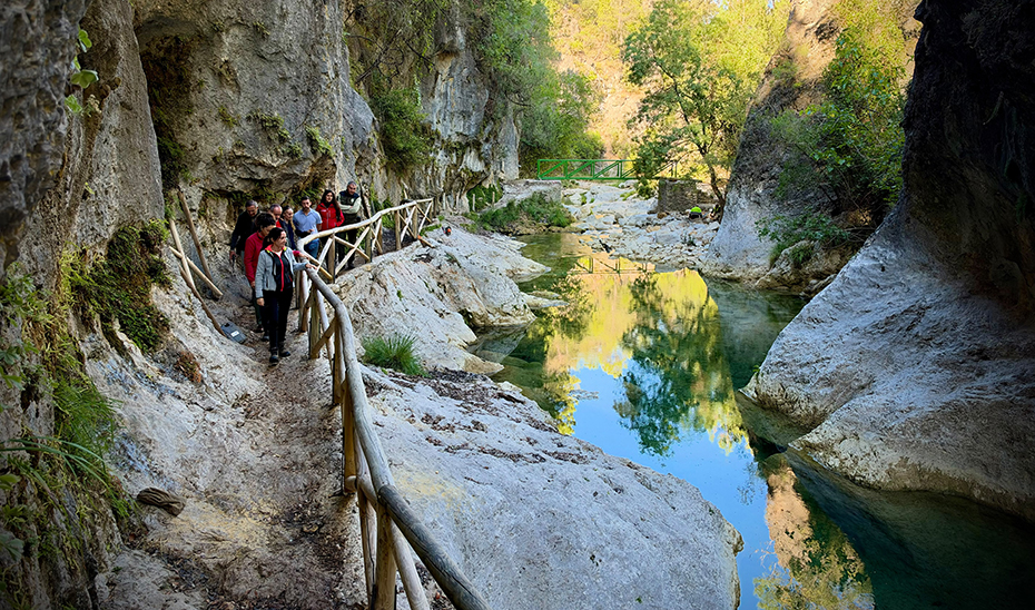 Imagen de la noticia: La ruta del río Borosa sigue abierta por una pista forestal hasta que acaben las obras
