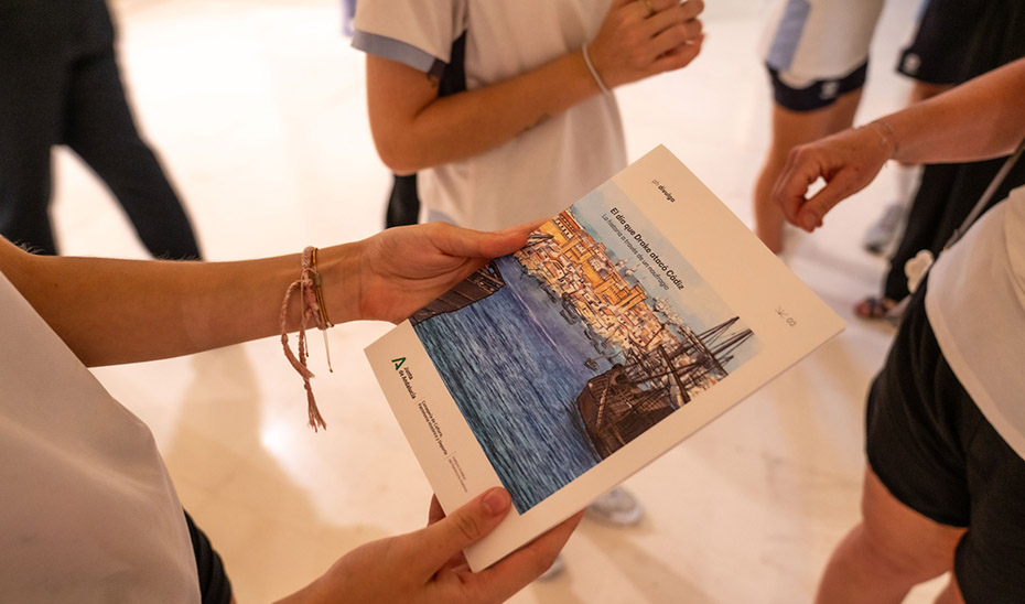 Imagen de la noticia: Un cuaderno didáctico del IAPH acerca a los jóvenes el naufragio del pecio Delta II en Cádiz