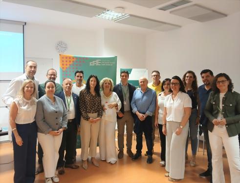 Imagen de la noticia: El Clínico San Cecilio reúne a medio centenar de profesionales para analizar la cirugía robótica