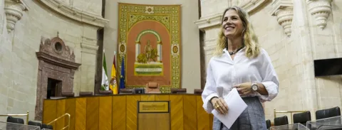 Imagen de la noticia: El Salón de Plenos del Parlamento andaluz reabre con nueva distribución de la Mesa