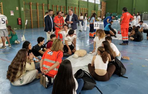 Imagen de la noticia: Alto Conquero acoge el Cardiomaratón 061 con 1.200 alumnos onubenses y un homenaje a un vecino que salvó una vida