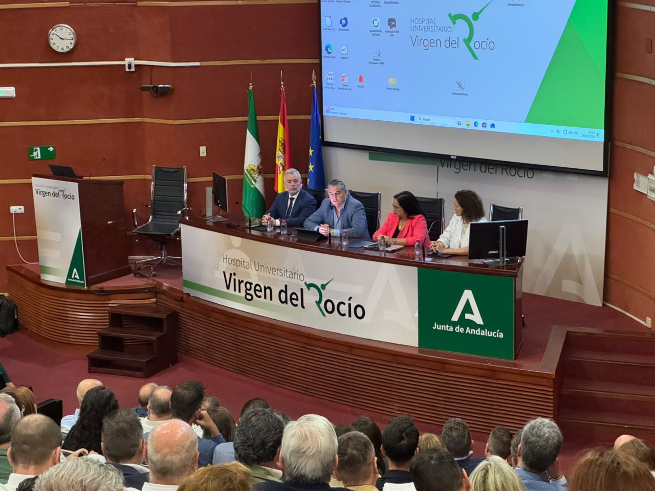 Imagen de la noticia: San Antonio Sanz aborda con los directivos del SAS la renovación del sistema sanitario andaluz