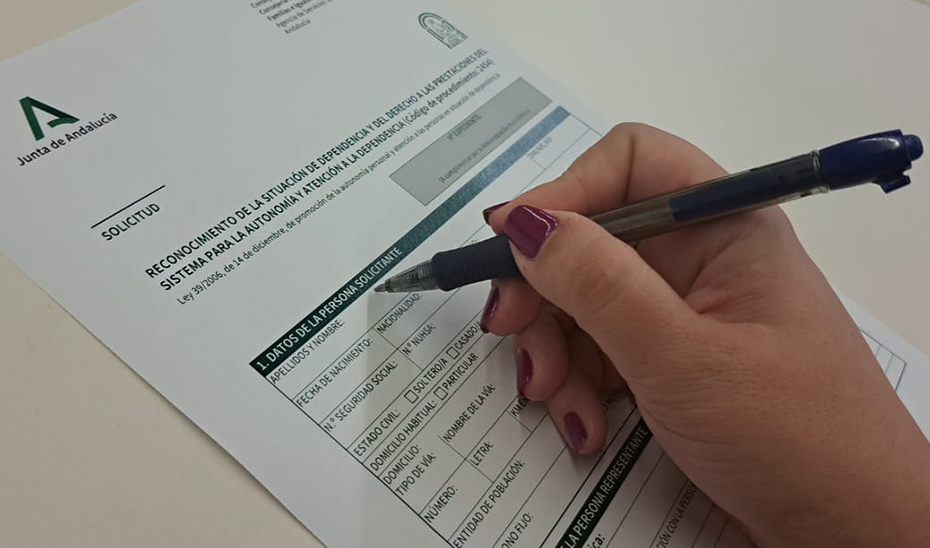 Imagen de la noticia: Andalucía atiende a 362.480 personas en situación de dependencia hasta septiembre