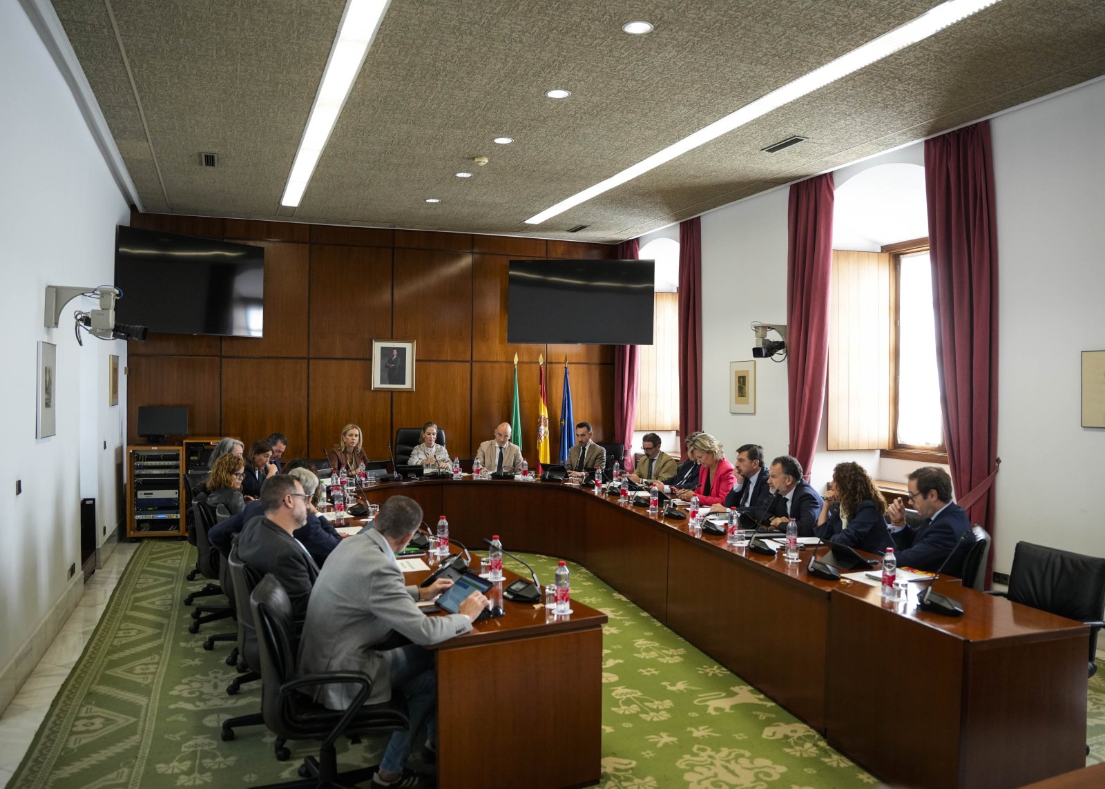 Imagen de la noticia: El Parlamento andaluz debate el 28 y 29 de octubre la RTVA, la vivienda y la IA