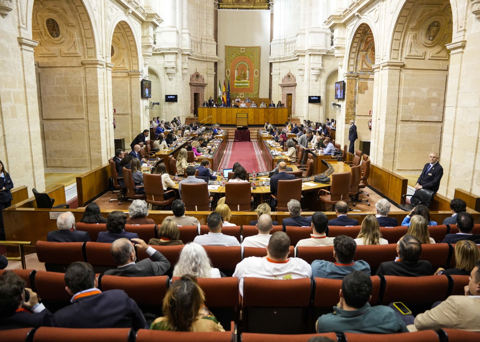 Imagen de la noticia: El Pleno reelige a Mellado al frente de la RTVA y nombra a Vielba directora de Transparencia
